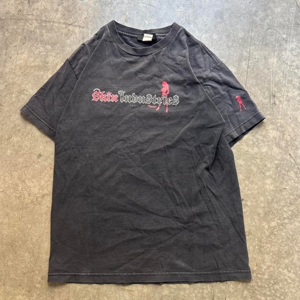 Vintage Skin Industries Living in Skim Distressed y2k skate shirt Size M